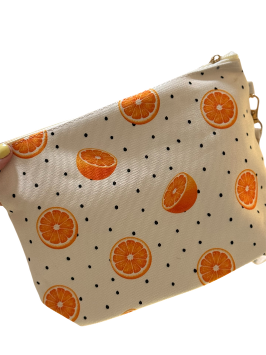 Neceser Frutas – Estampado veraniego, amplio y resistente - La Pampa Triana