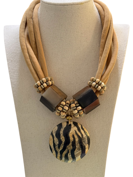 Collar África – Multicadenas dorado estilo tribal chic - La Pampa Triana