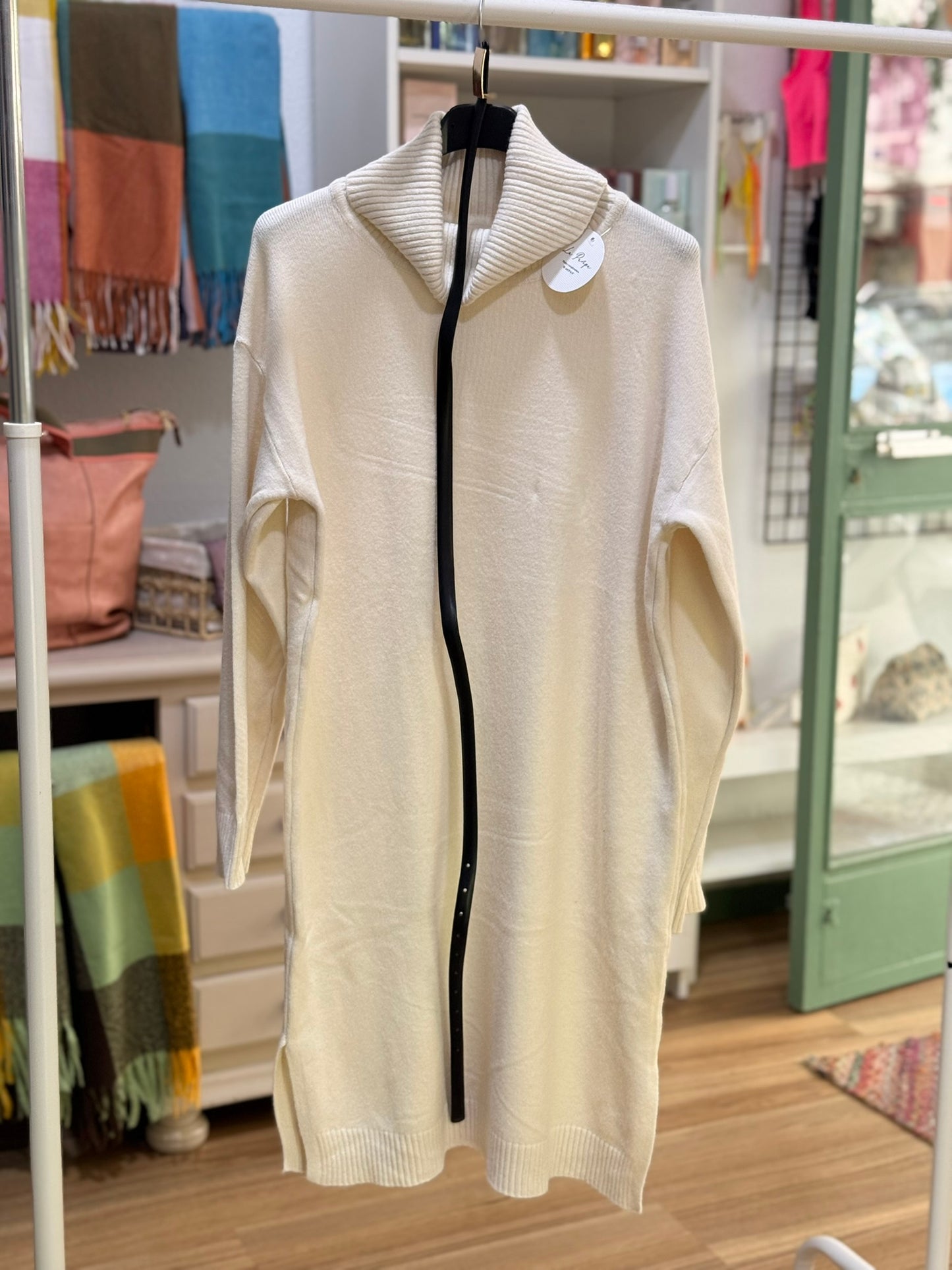 VESTIDO PUNTO CUELLO VUELTO - La Pampa Triana