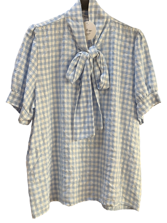 Blusa vichy con lazada en el cuello – Talla única 36–42 - La Pampa Triana