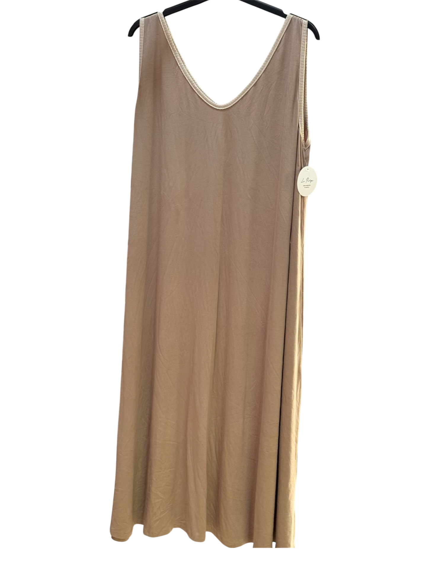 Vestido amplio con tirantas anchas y detalle dorado – Talla única 36–44 - La Pampa Triana