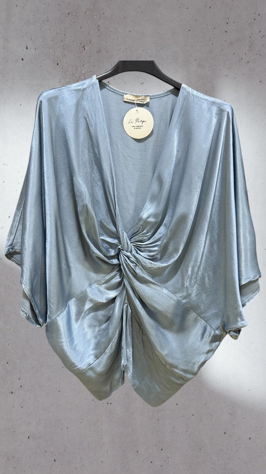 Blusa Satén Celeste con Nudo – Elegancia y Frescura - La Pampa Triana