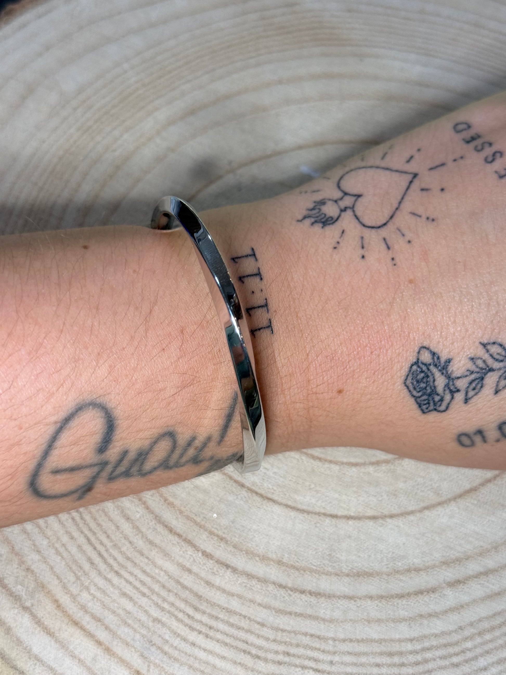 Brazalete rígido acero plateado - La Pampa Triana