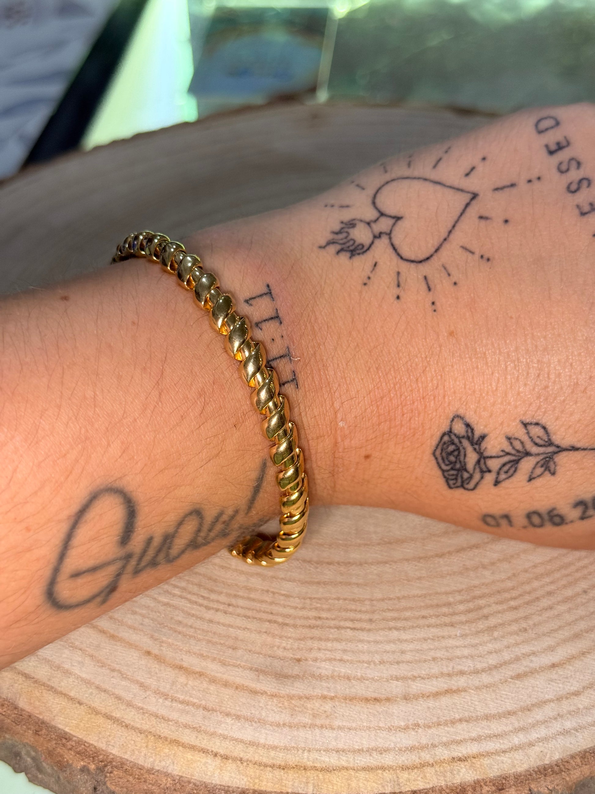 Brazalete rígido acero dorado - La Pampa Triana