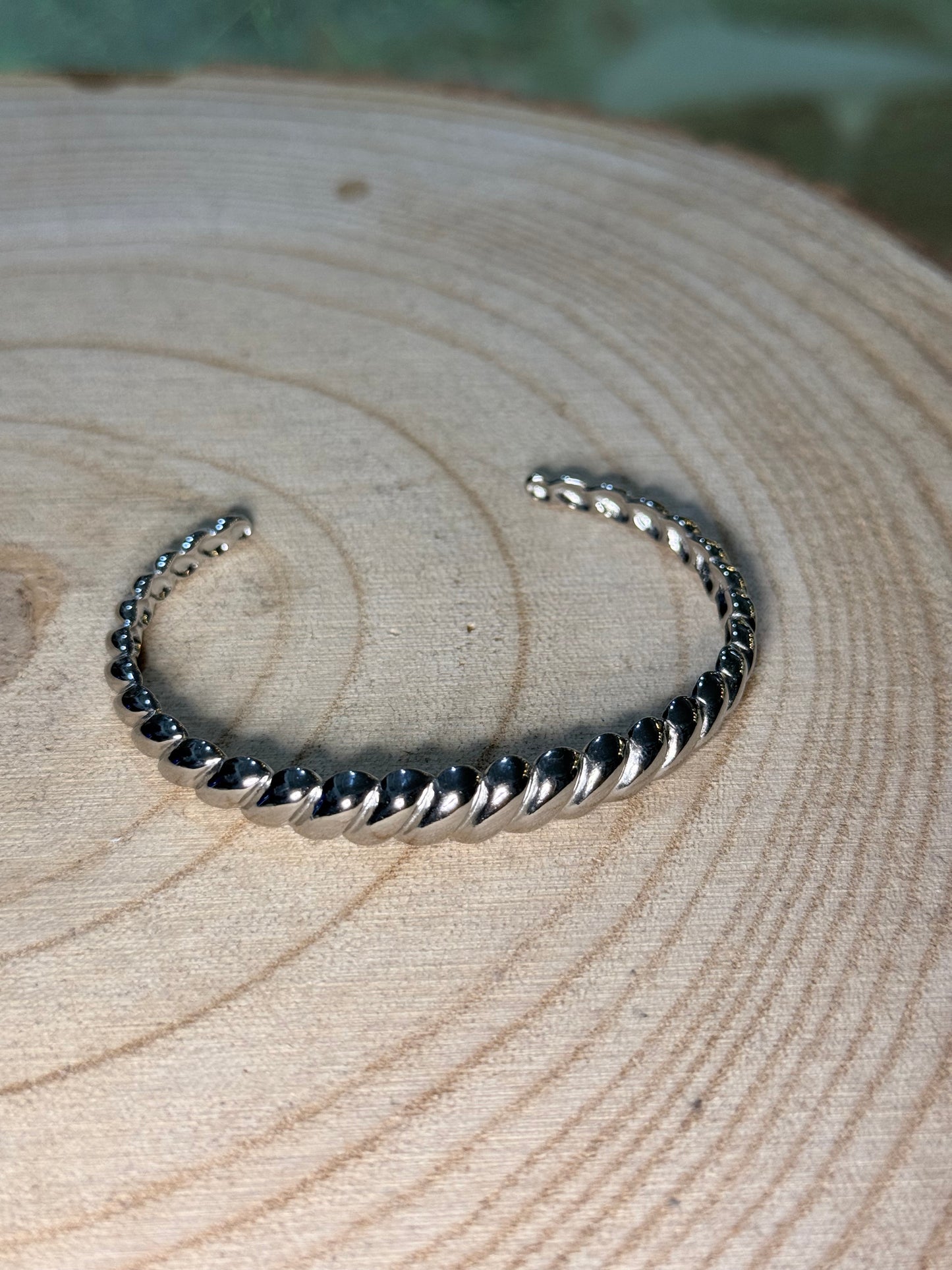 Brazalete rígido acero plateado - La Pampa Triana