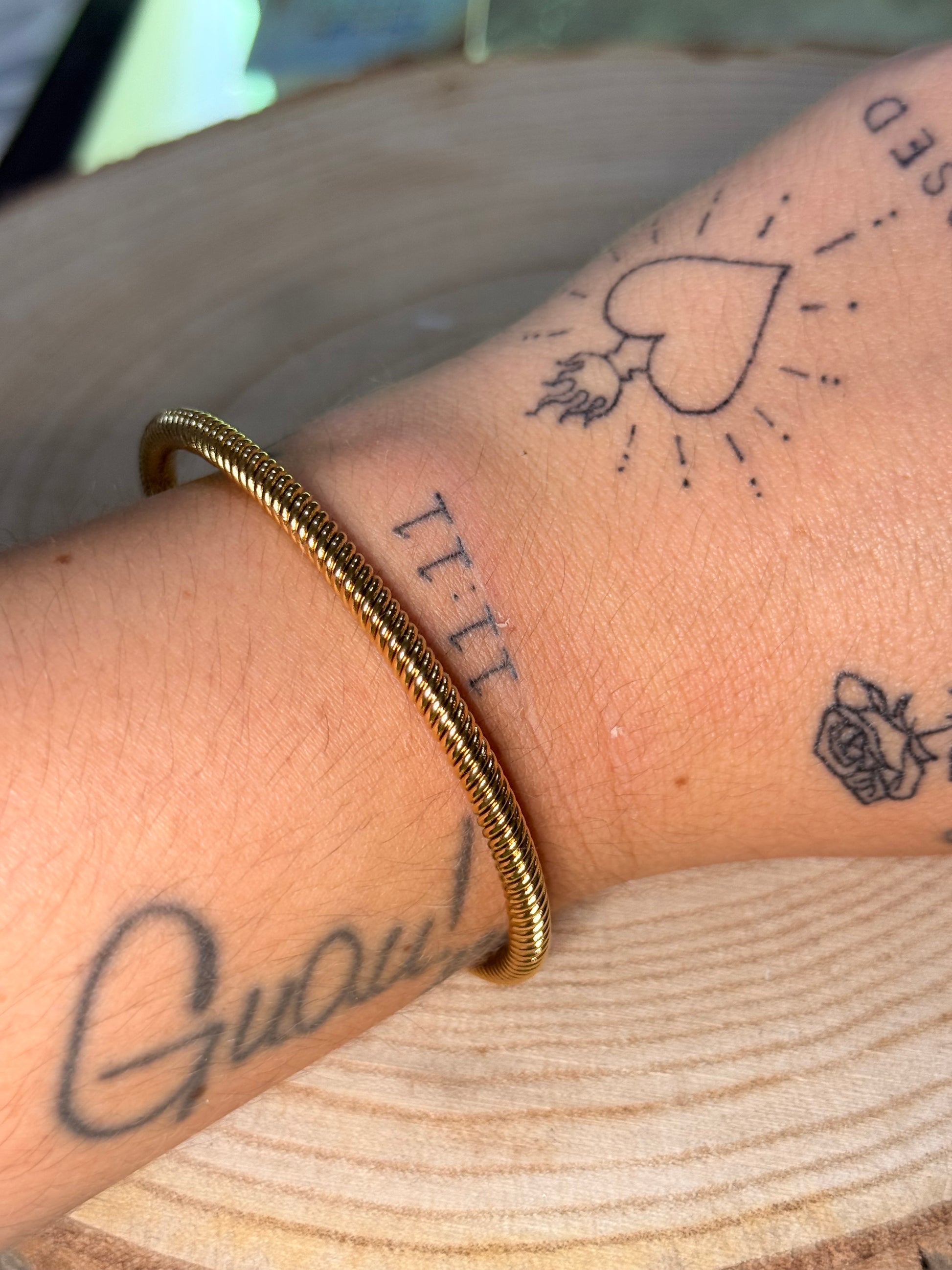 Brazalete rígido acero dorado - La Pampa Triana