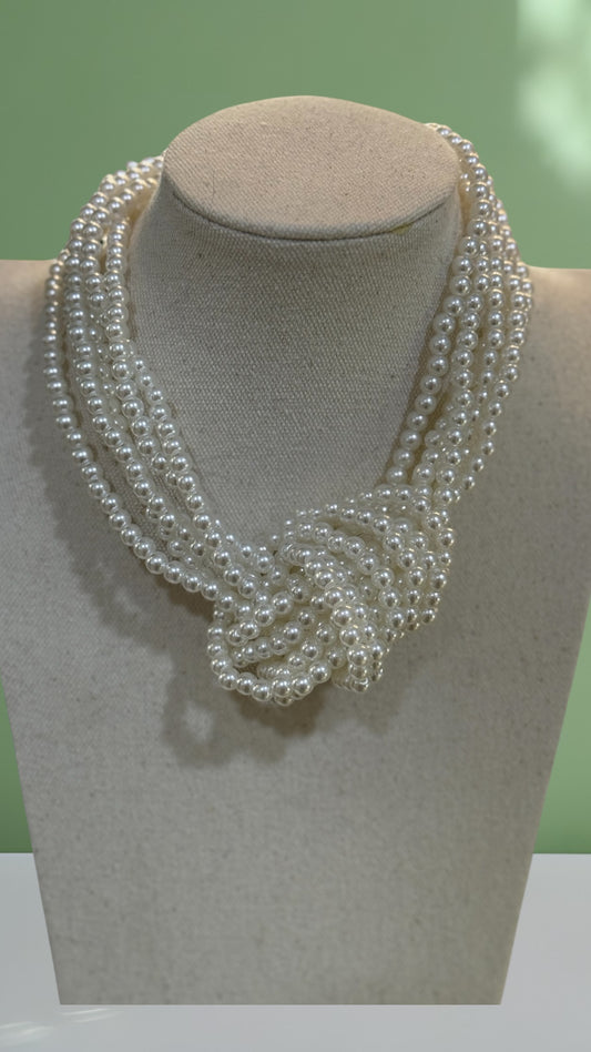 ollar Perlas con Nudo – Elegancia clásica con toque moderno - La Pampa Triana