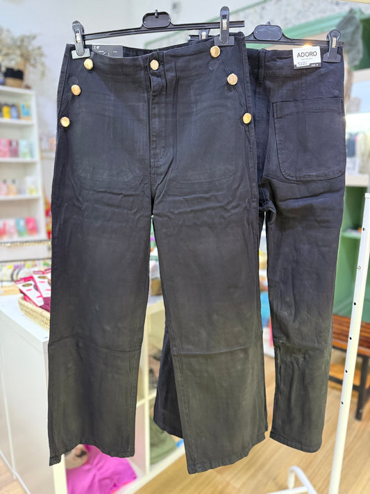PANTALÓN NEGRO BOTONES