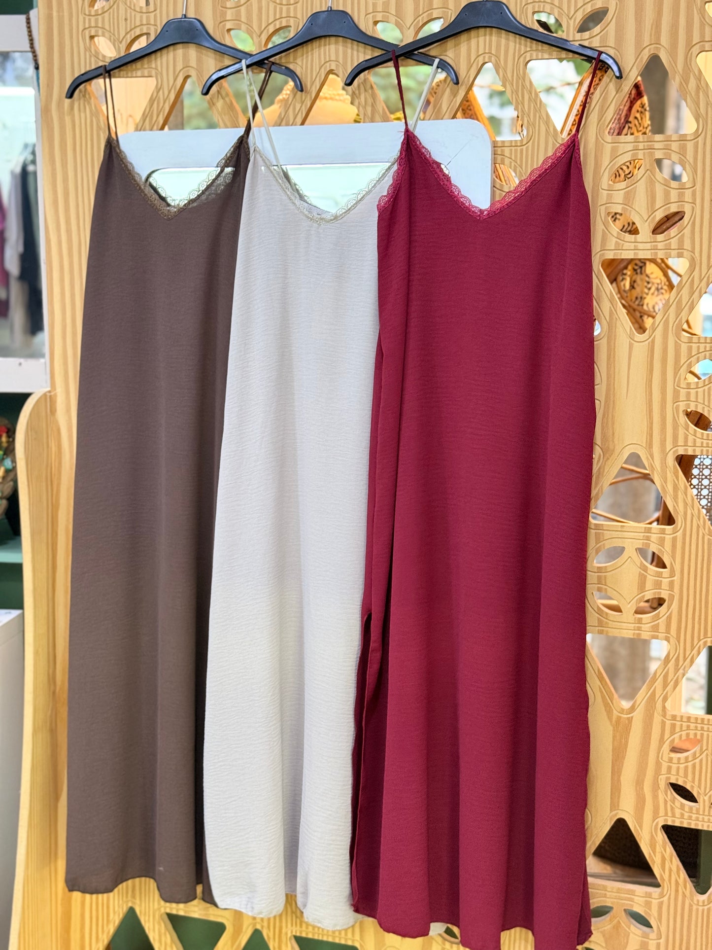 VESTIDO LENCERO