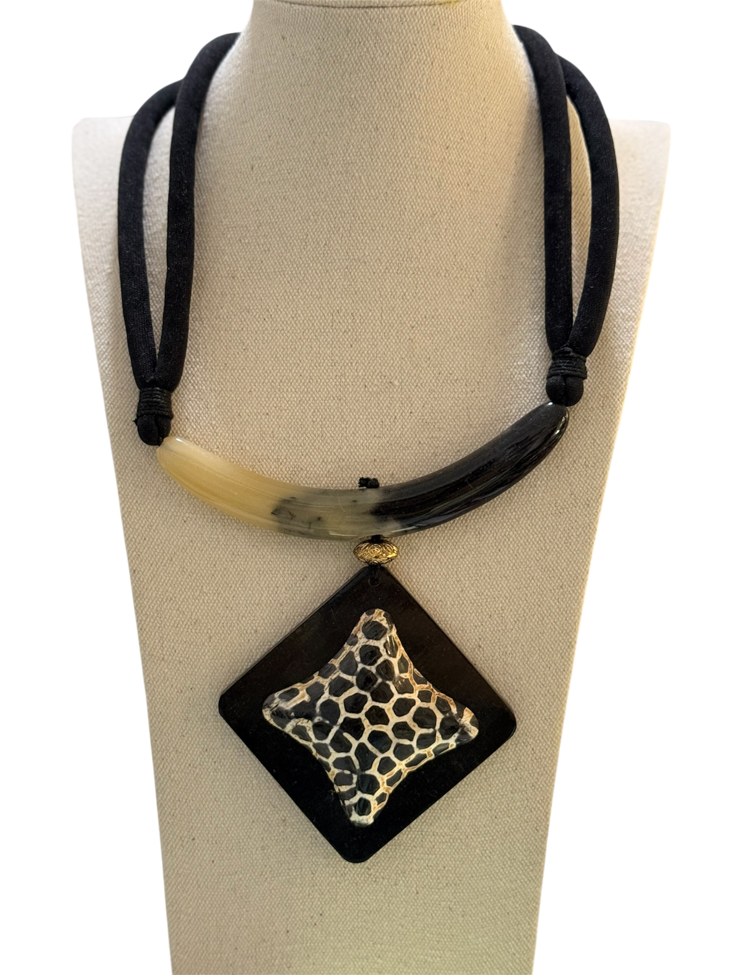 Collar África – Multicadenas dorado estilo tribal chic - La Pampa Triana