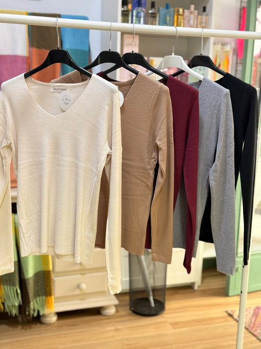 JERSEY BASICO CUELLO PICO - La Pampa Triana