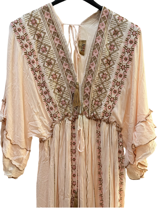 Vestido Indie Rosa con Detalles y Ajustable (Talla 36–44) - La Pampa Triana