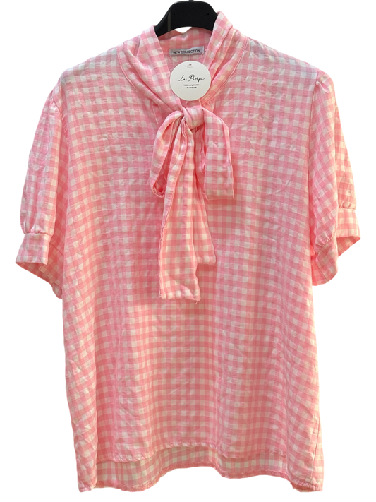 Blusa vichy con lazada en el cuello – Talla única 36–42 - La Pampa Triana