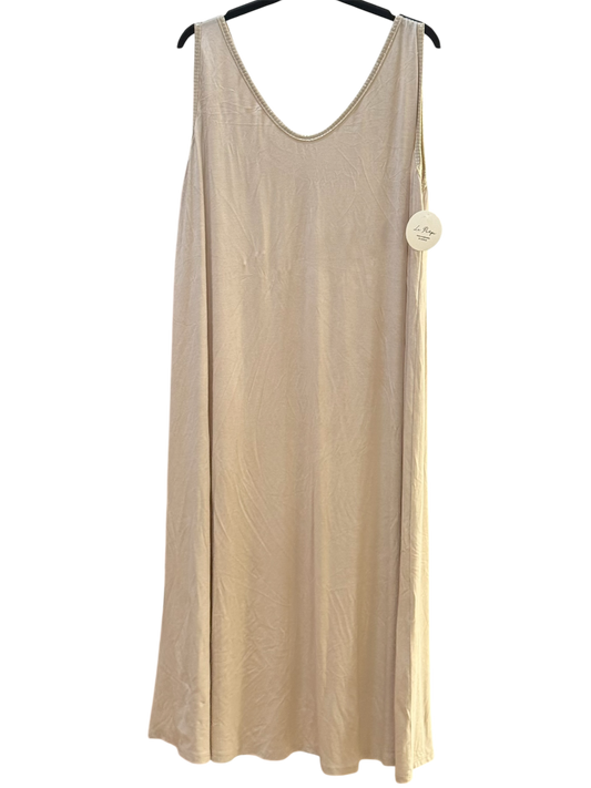 Vestido amplio con tirantas anchas y detalle dorado – Talla única 36–44 - La Pampa Triana