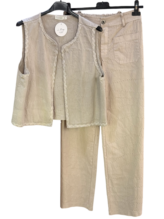 CONUNTO CHALECO Y PANTALON